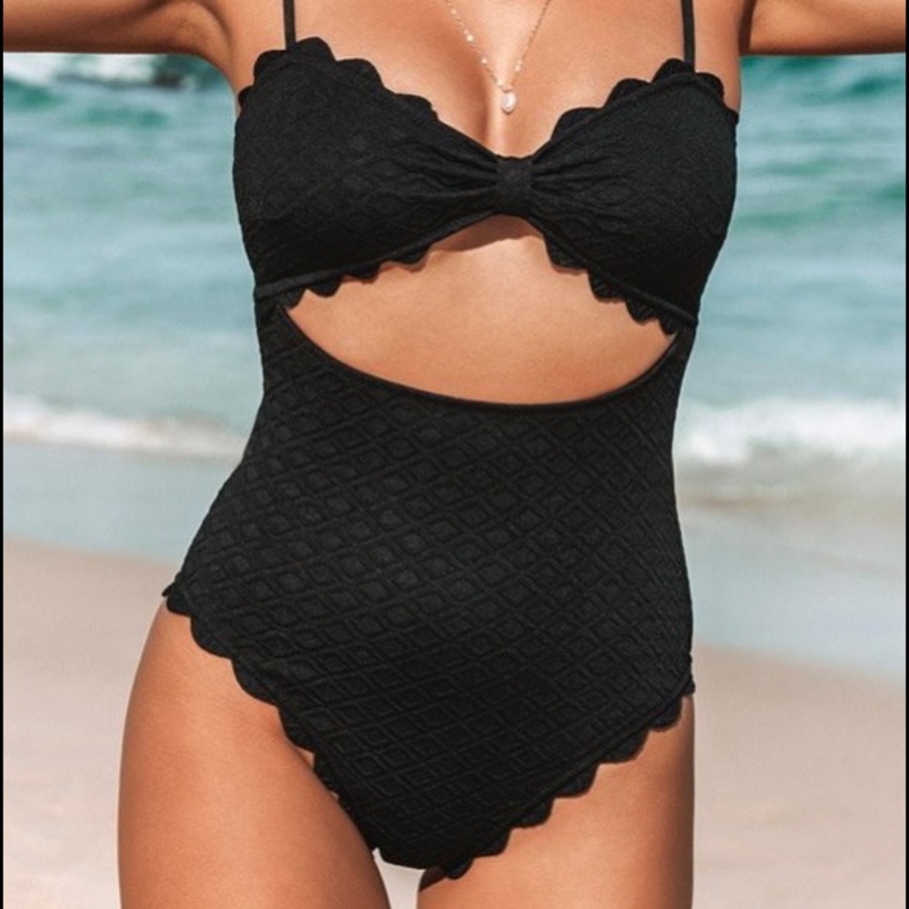 💥NWT, Black knotted scallop one piece swimsuit.  💥